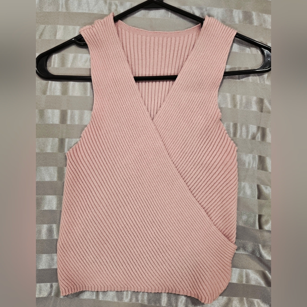 3/20$ - Chic Ribbed Pink Top